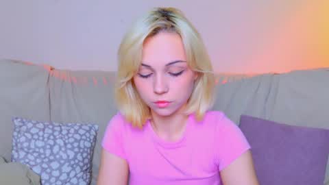 Snapshot of elenamonroe_ chatting on 05.09.26 elenamonroe_ online show from 05.09.26