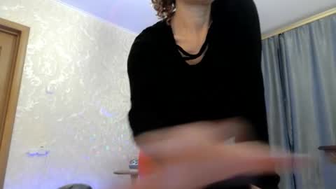 Snapshot of elenaza chatting on 10.05.25 elenaza online show from 10.05.25