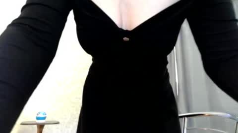 Snapshot of elenaza chatting on 10.25.25 elenaza online show from 10.25.25