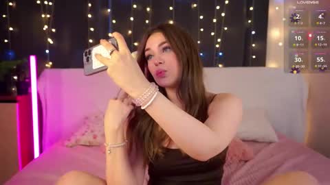 Snapshot of elenefrail chatting on 03.06.25 Isabella - streaming MondayTuesdayWednesdayFridaySaturdaySunday online show from 03.06.25