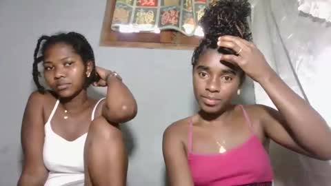 elia011 online show from 11.08.25