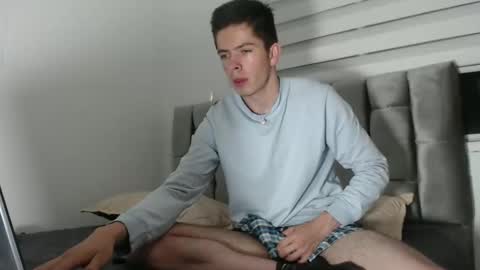 Snapshot of elian_tg chatting on 12.12.24 Elian online show from 12.12.24