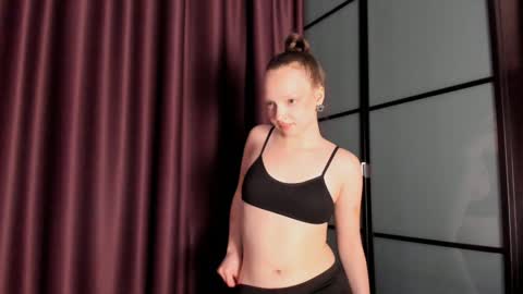 Ella online show from 12.10.24