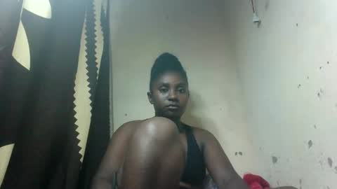 Snapshot of eliannee chatting on 12.14.25 eliannee online show from 12.14.25