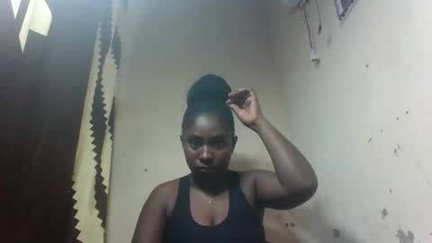 Snapshot of eliannee chatting on 12.16.25 eliannee online show from 12.16.25