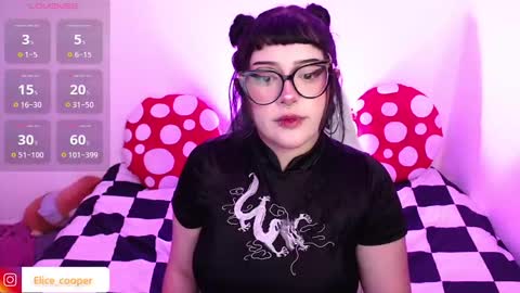 Snapshot of elicecooper chatting on 11.10.25 Elice Cooper new account online show from 11.10.25