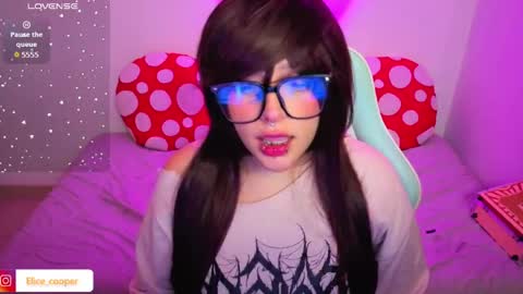 Snapshot of elicecooper chatting on 04.10.26 Elice Cooper new account online show from 04.10.26