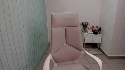 elieiza_xo online show from 09.19.25