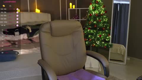 Snapshot of elina_nortas chatting on 12.27.24 Elina online show from 12.27.24