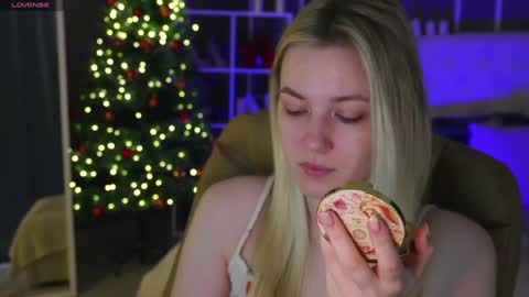 Snapshot of elina_nortas chatting on 01.12.25 Elina online show from 01.12.25