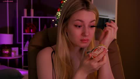 Snapshot of elina_nortas chatting on 01.14.25 Elina online show from 01.14.25