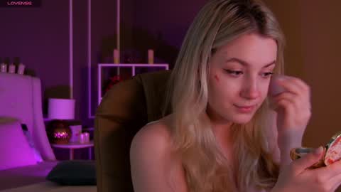 Snapshot of elina_nortas chatting on 01.18.25 Elina online show from 01.18.25