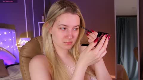 Snapshot of elina_nortas chatting on 02.24.25 Elina online show from 02.24.25