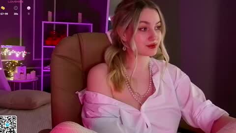 Snapshot of elina_nortas chatting on 03.05.25 Elina online show from 03.05.25