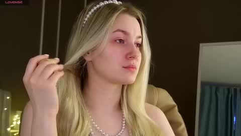 Snapshot of elina_nortas chatting on 03.08.25 Elina online show from 03.08.25