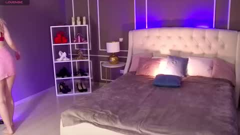 Snapshot of elina_nortas chatting on 10.07.25 Elina online show from 10.07.25