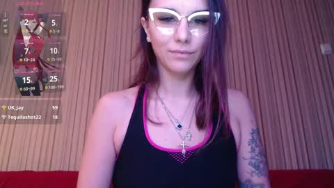 Snapshot of elina_posh chatting on 03.11.25 Liza online show from 03.11.25