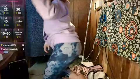 Snapshot of elinalaverins chatting on 07.13.26 Elina online show from 07.13.26