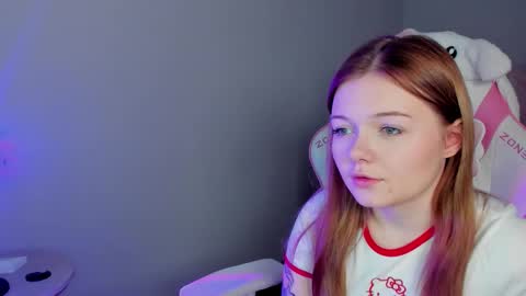 Snapshot of elinavale chatting on 02.25.26 elinavale online show from 02.25.26