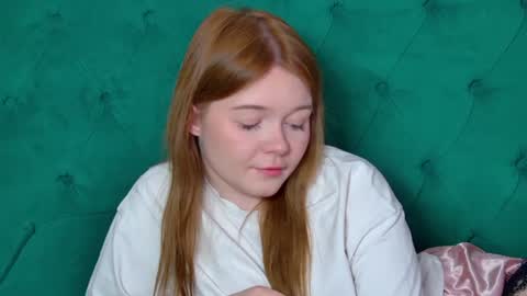 Snapshot of elinavale chatting on 06.28.26 elinavale online show from 06.28.26