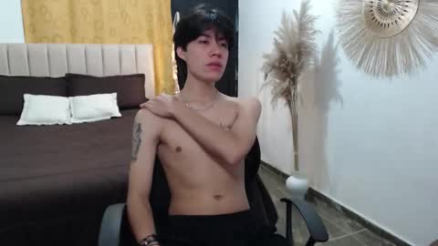 Snapshot of elio_collem chatting on 10.10.25 ELIO online show from 10.10.25