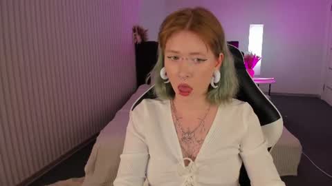 Snapshot of elira_vane chatting on 06.16.26 Elira Vane online show from 06.16.26