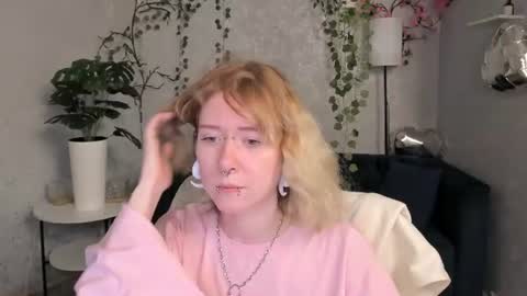 Snapshot of elira_vane chatting on 06.22.26 Elira Vane online show from 06.22.26