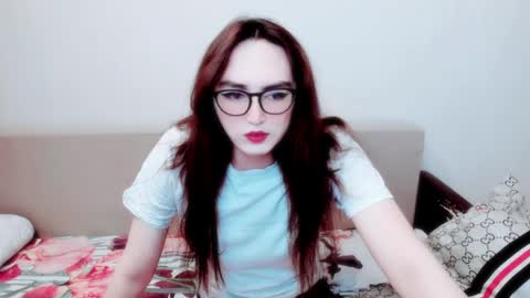 Snapshot of elisa_2001 chatting on 05.19.26 Liza online show from 05.19.26