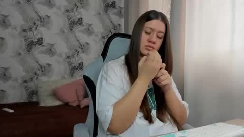 Snapshot of elisa_kollin chatting on 05.12.26 Aletta Oushen online show from 05.12.26