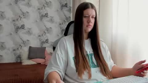 Snapshot of elisa_kollin chatting on 05.18.26 Aletta Oushen online show from 05.18.26