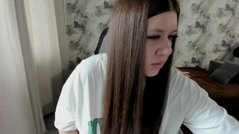 Snapshot of elisa_kollin chatting on 05.23.26 Aletta Oushen online show from 05.23.26