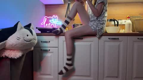 Snapshot of elisa_north chatting on 09.19.25 Elisa North online show from 09.19.25