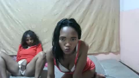 Snapshot of elisabet88 chatting on 09.17.25 elisabet88 online show from 09.17.25