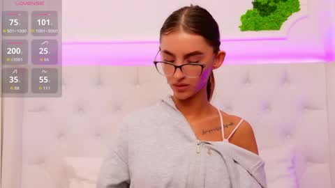 ElisaCharm online show from 04.10.26