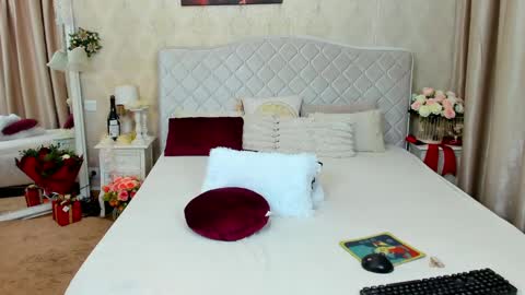 Elissa online show from 12.31.24