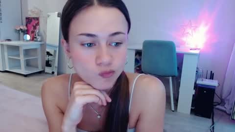 Elis online show from 11.19.25