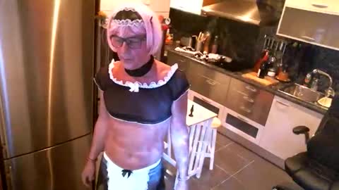 Snapshot of elise_tv chatting on 10.01.25 Barbie online show from 10.01.25