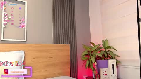 Elise Play Boobs online show from 05.21.26