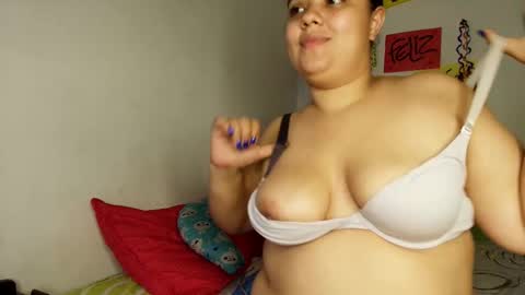 Snapshot of elisuarez_ chatting on 11.26.25 Eliss online show from 11.26.25