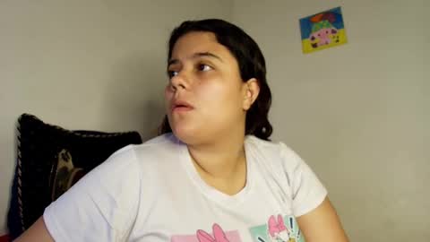 Snapshot of elisuarez_ chatting on 12.02.25 Eliss online show from 12.02.25