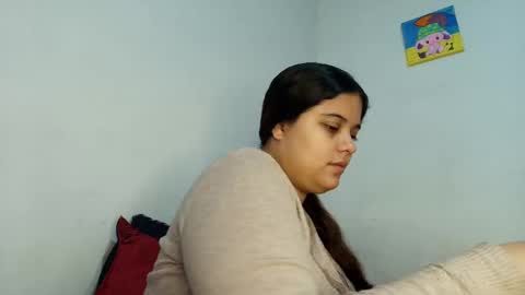 Snapshot of elisuarez_ chatting on 12.17.25 Eliss online show from 12.17.25