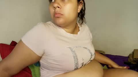 Snapshot of elisuarez_ chatting on 12.18.25 Eliss online show from 12.18.25