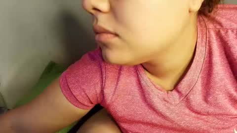 Snapshot of elisuarez_ chatting on 12.20.25 Eliss online show from 12.20.25