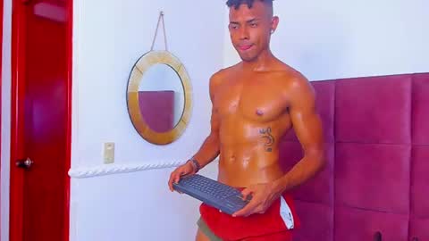 Snapshot of elite__models chatting on 06.10.26 Valentino Konny y Jhon online show from 06.10.26