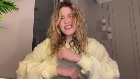 Stephanie online show from 04.03.26