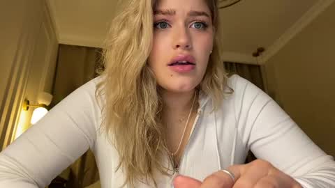 Stephanie online show from 04.17.26