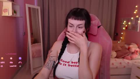 Snapshot of eliza_benet chatting on 12.01.25 Ari online show from 12.01.25