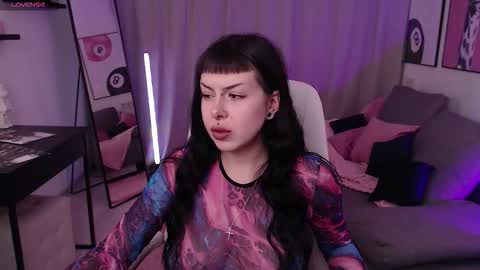 Snapshot of eliza_benet chatting on 12.02.25 Ari online show from 12.02.25