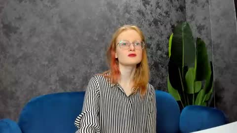 Snapshot of elizabeth_harpper chatting on 02.03.25 Elizabeth online show from 02.03.25