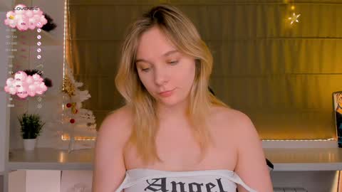 Snapshot of elizabethandersen chatting on 02.02.25 Elizabeth online show from 02.02.25